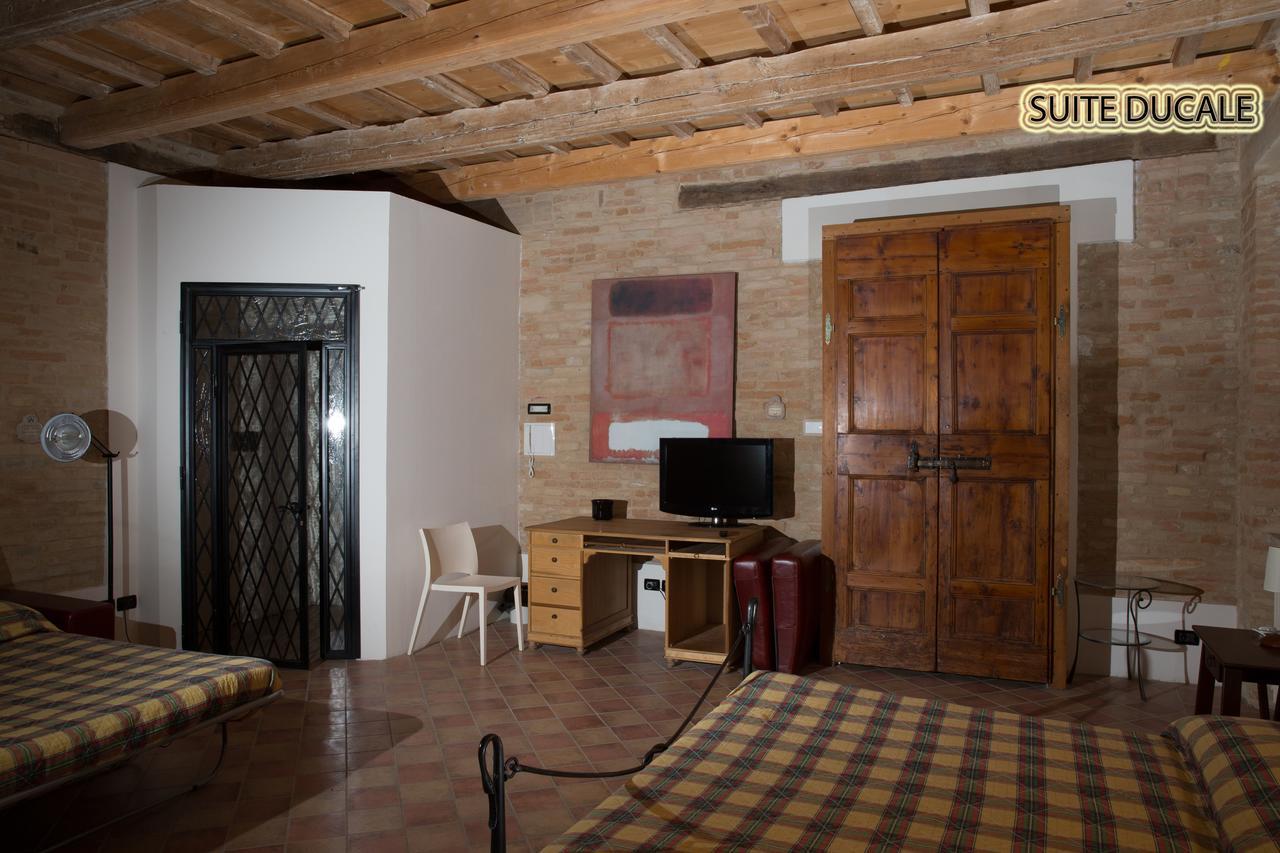 Hotel Palazzo Meraviglia Albergo Diffuso Corinaldo Buitenkant foto