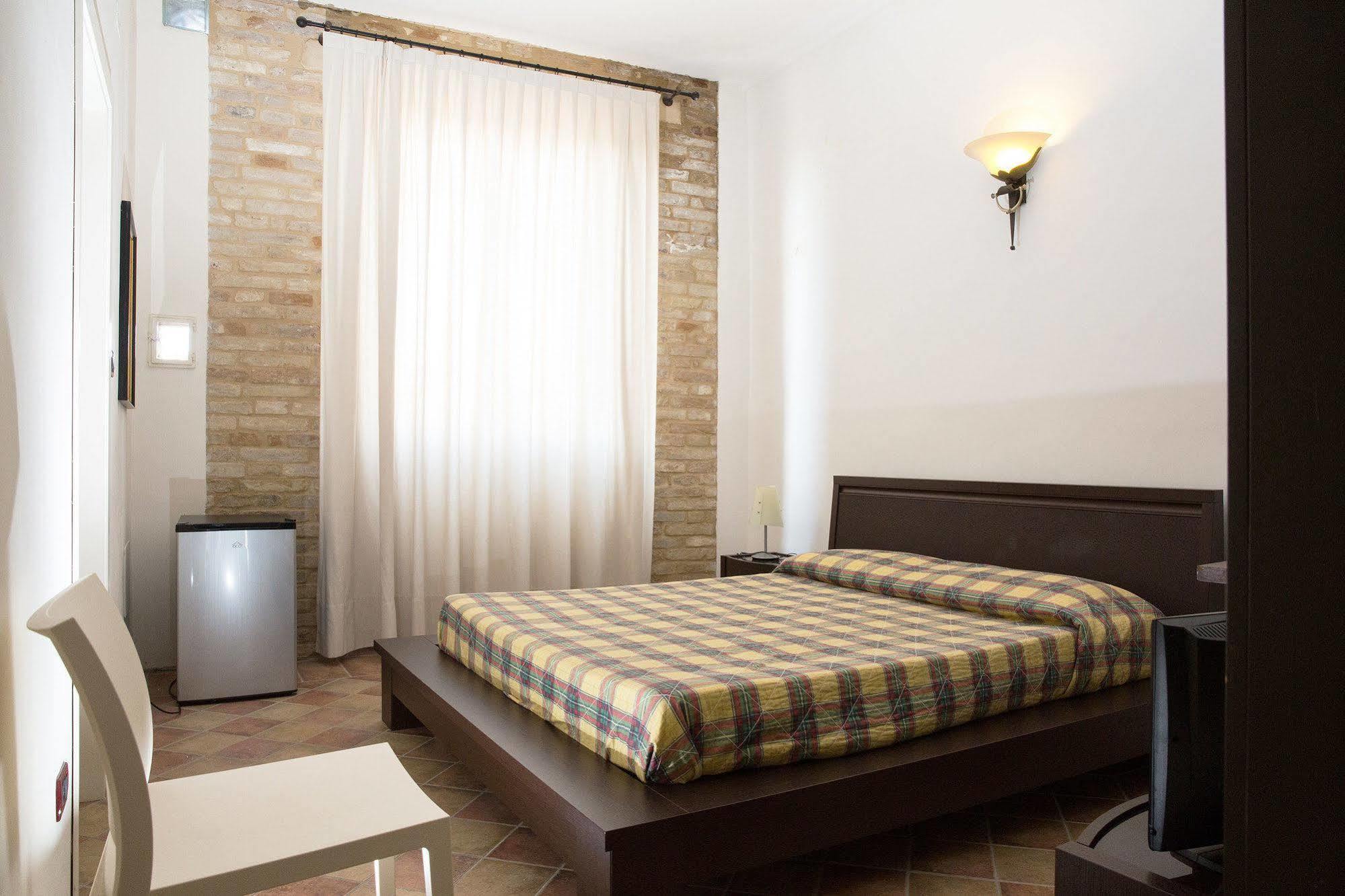 Hotel Palazzo Meraviglia Albergo Diffuso Corinaldo Buitenkant foto
